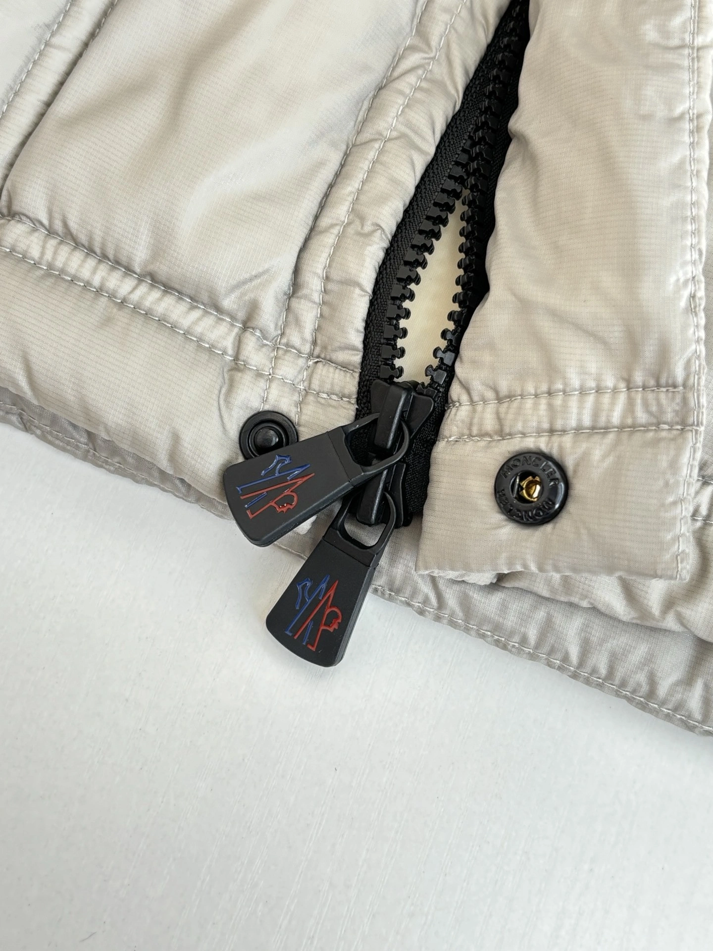 wg.luxury-- 7o9385r Down jacket nylon 2colour item:E-F363I0617-2